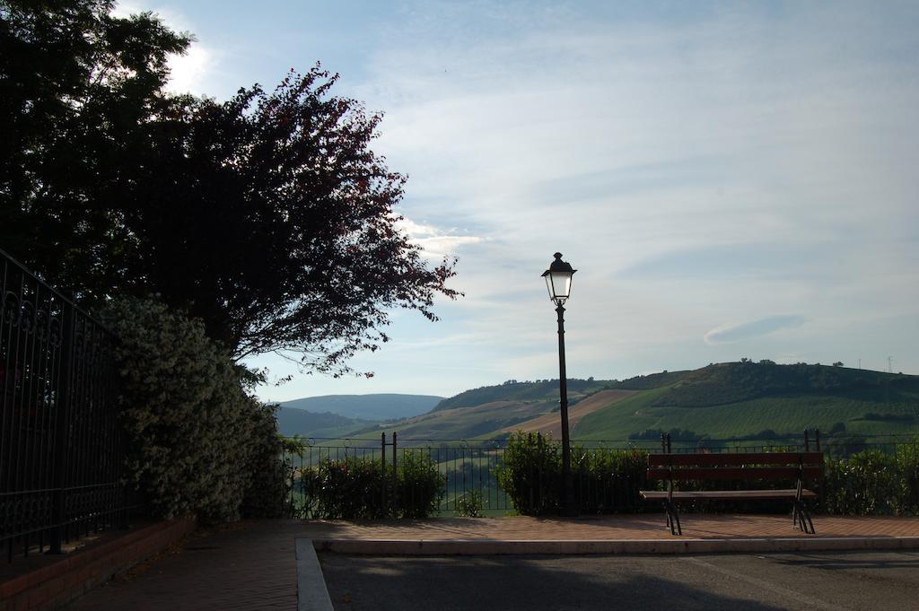 Bed and Breakfast Palazzo Bonfranceschi à Belforte del Chienti Extérieur photo