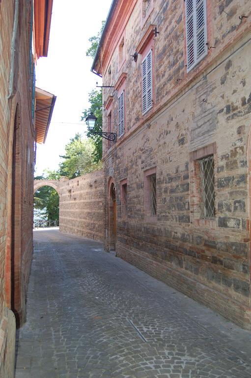 Bed and Breakfast Palazzo Bonfranceschi à Belforte del Chienti Extérieur photo