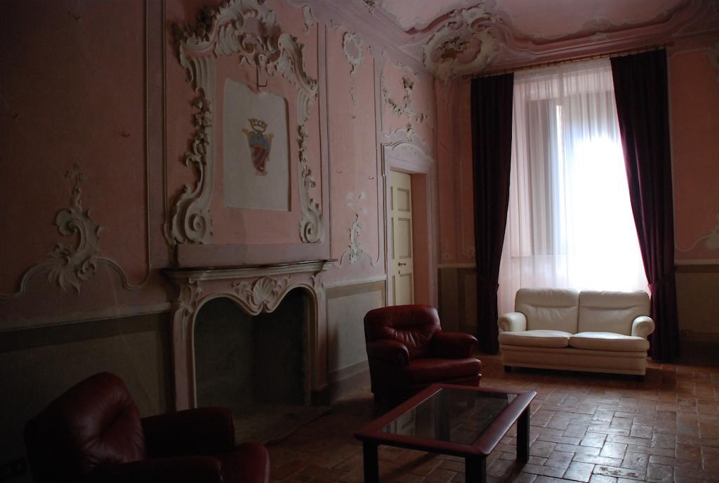 Bed and Breakfast Palazzo Bonfranceschi à Belforte del Chienti Extérieur photo