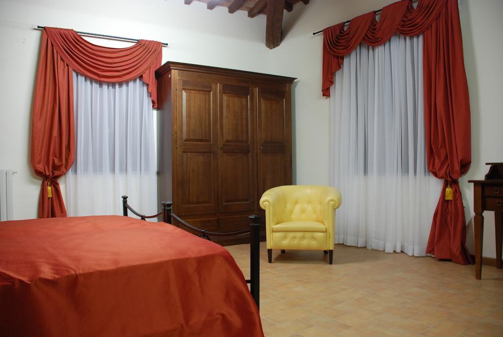 Bed and Breakfast Palazzo Bonfranceschi à Belforte del Chienti Chambre photo