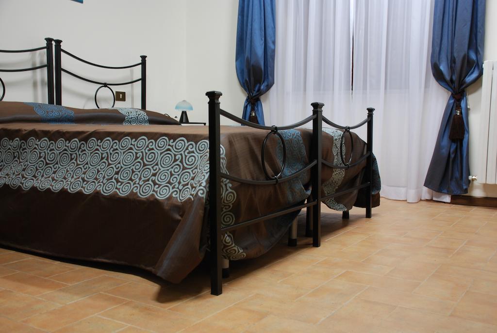 Bed and Breakfast Palazzo Bonfranceschi à Belforte del Chienti Chambre photo