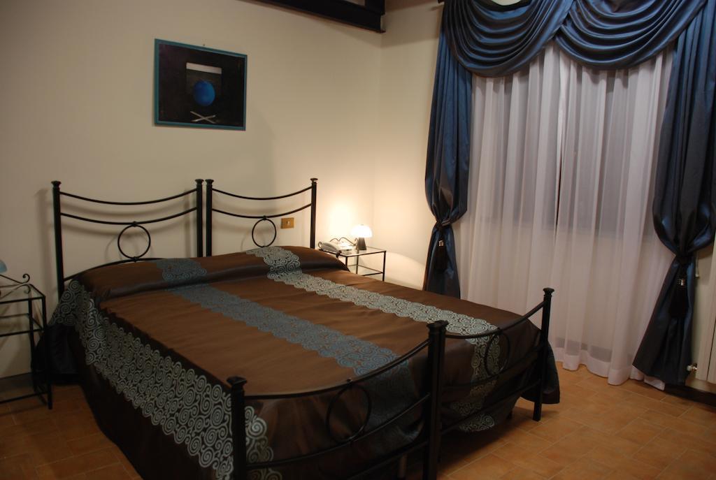 Bed and Breakfast Palazzo Bonfranceschi à Belforte del Chienti Chambre photo